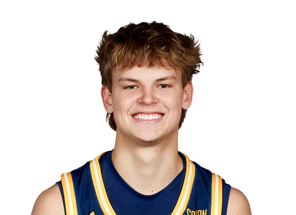 Tate Darner headshot
